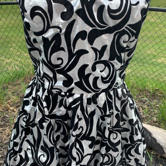 Vintage 90s LA Glo Silver Metallic Black Velvet Strapless Fit and Flare Dress - Picture 3 of 15
